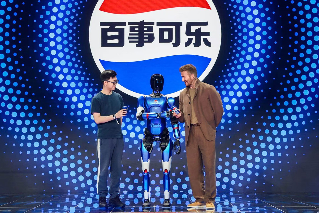 人生就是博机器人携手百事中国共创“百事蓝宝” 共燃渴望新章